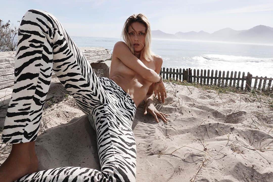 アニヤ・ルービックのインスタグラム：「This post has been taken down.. so here we go again. @vogueparis July issue :) #selfportrait #selfshot @emmanuellealt wearing @ysl by @anthonyvaccarello」
