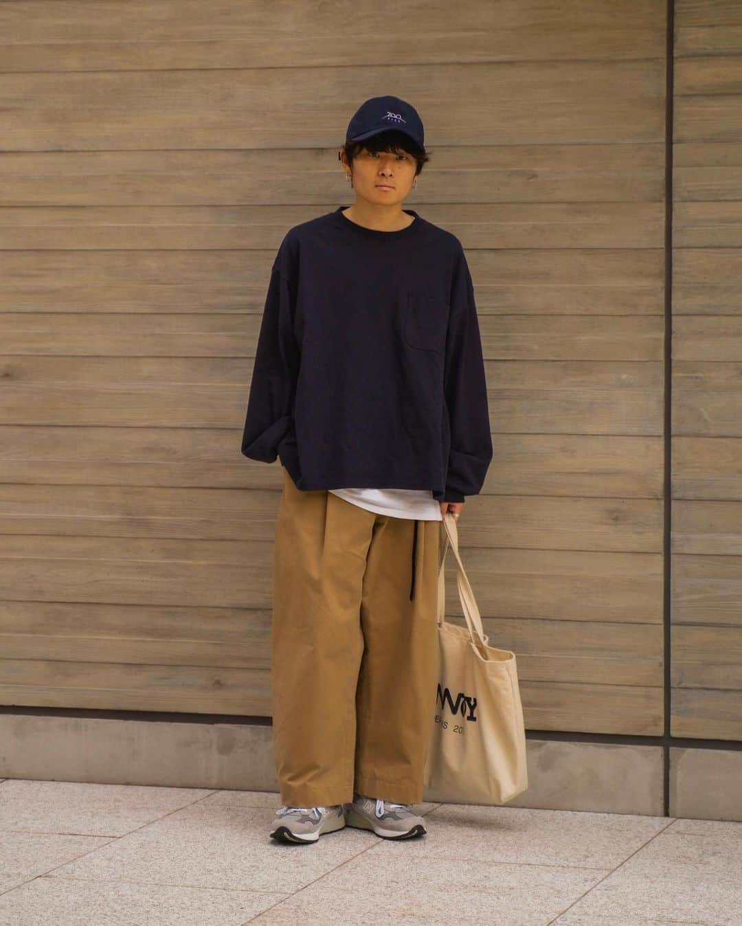Ryoさんのインスタグラム写真 - (RyoInstagram)「ㅤㅤㅤㅤㅤㅤㅤㅤㅤㅤㅤㅤㅤ ネイビー×ベージュ×ホワイト！ カジュアル好きな人は、安定感ある色合わせ！な気がする🙄 ㅤㅤㅤㅤㅤㅤㅤㅤㅤㅤㅤㅤㅤ cap:#700fill tee:#studionicholson snjp tanktop:#unused pants:#studionicholson bag:#ennoy shoes:#newbalance992」7月2日 21時22分 - ryo__takashima