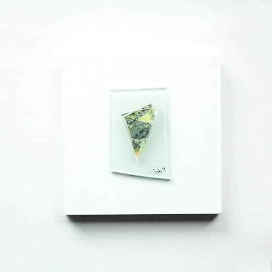 comb de shioさんのインスタグラム写真 - (comb de shioInstagram)「小さな小さな「夢のかけら」  お家に飾ってみませんか？  glass art works by Isako TODA  #ガラスアートパネル  #アートのある暮らし  ------------------------﻿ 【作品リスト】﻿ ﻿ ■﻿ アートガラスパネル「夢のかけら」 W-039  オンラインショップ掲載中です。 画像のタグ🏷からリンクしてます﻿ ﻿ ﻿ #combdeshio﻿ #コムデシオガラス ﻿ #コムデシオ ﻿ #ガラス作家杜多一菜子﻿ #インテリアアートパネル﻿ #インテリア好きな人と繋がりたい﻿ #インテリアデザイン﻿ #おしゃれインテリア #インテリアアート #玄関インテリア #玄関飾り #壁掛けインテリア #おしゃれな部屋  #抽象画アート #抽象画 #寝室インテリア  #モダンアート ﻿ ﻿ #art #artistsoninstagram #artwork #abstract #contemporaryart #modernart #artist  #interiorart #painting  #interiorartwork」7月2日 21時23分 - comb_de_shio