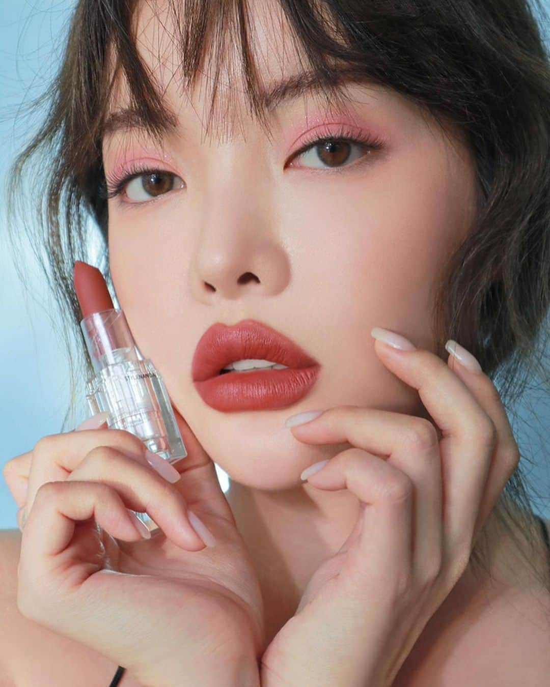 3CE Official Instagramさんのインスタグラム写真 - (3CE Official InstagramInstagram)「3CE CLEAR LAYER EDITION 3CE SOFT MATTE LIPSTICK #SPEAK_TO_ME 깊고 짙은 로지 플럼 컬러 립💋 - Deep & deep, rosy plum color lip💋 #3CE #3CECLEARLAYER #3CECLEARLAYEREDITION #3CESOFTMATTELIPSTICK」7月2日 21時27分 - 3ce_official