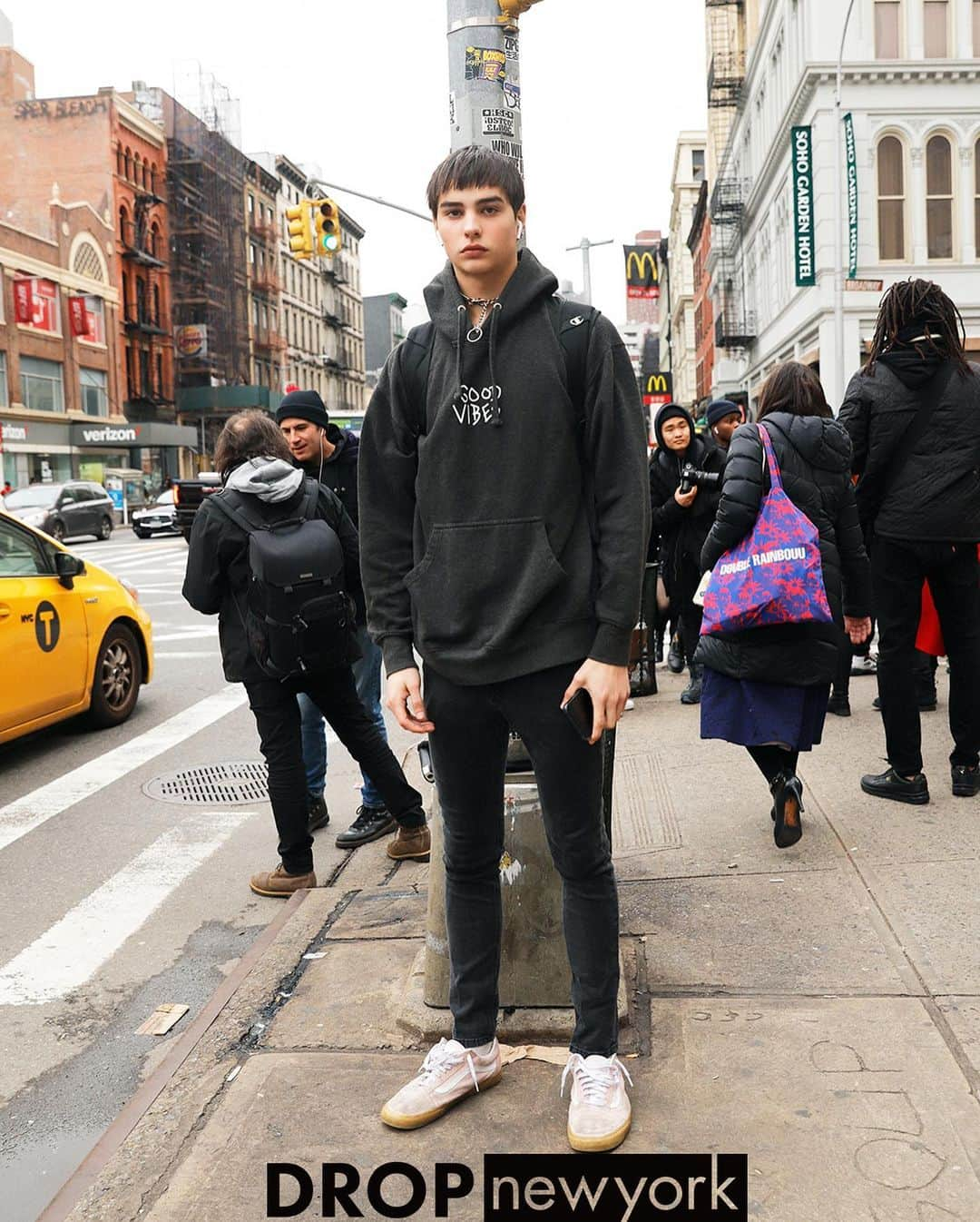 Droptokyoさんのインスタグラム写真 - (DroptokyoInstagram)「NEW YORK STREET STYLES #🇺🇸 @drop_newyork  #streetstyle#droptokyo#tokyo#japan#streetscene#ny#streetfashion#streetwear#streetculture#ootd#fashion#newyork#manhattan#soho#ニューヨーク#ファッション Photography: @yuri_horie_」7月2日 21時30分 - drop_tokyo