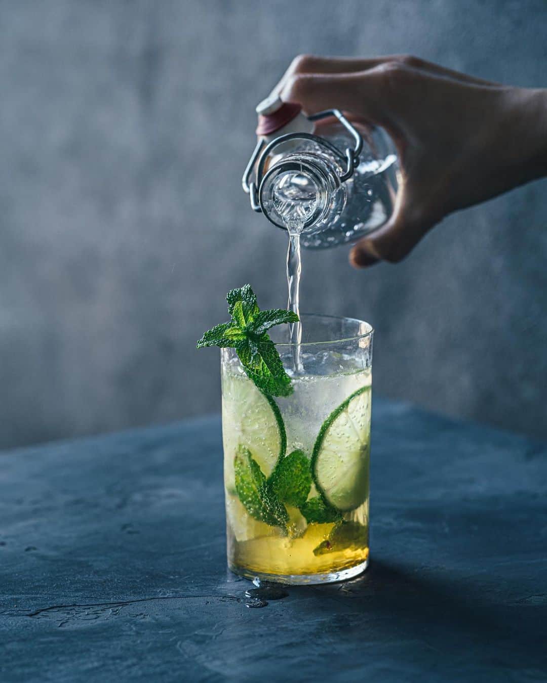Nanaのインスタグラム：「mojito 随分前に撮った写真。 グラスは #西山芳浩 さんのもの。 . 昨日のアンケートに沢山ご回答いただきありがとうございました！ 貴重なご意見嬉しいです😊 今後の教材などの参考にさせていただきます。 .」