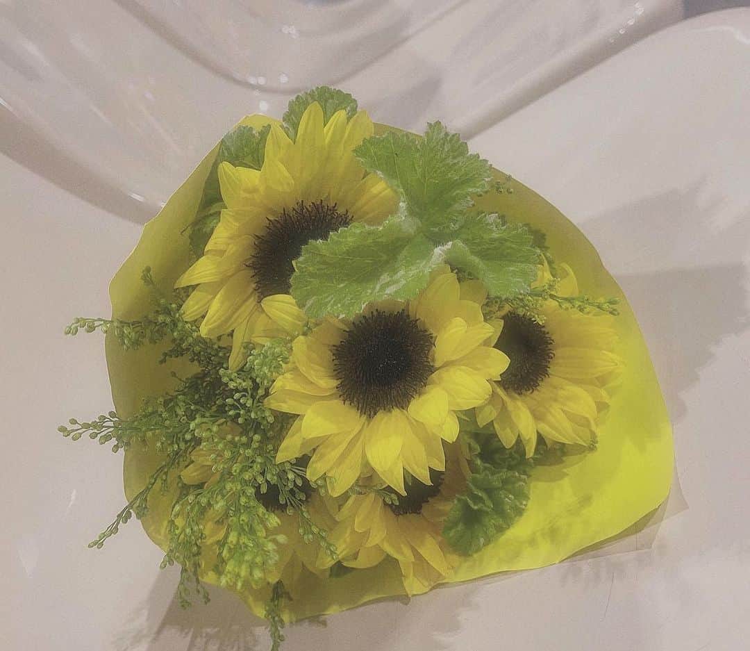のインスタグラム：「𝐽𝑢𝑙𝑦 𝟚 You are always by my side, you make me believe that I can fly. I feel like I can soar really high, cause you are there watching me and smile. I am not who I am without you dad. Thank you for treating me like a princess. Please keep an eye on us from far away. 🌻」