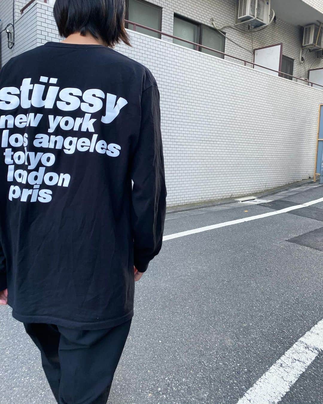 Takayuki Konoのインスタグラム：「どんなに暑くても長袖を着る理由はクーラーが寒いから。 本当は日焼けしたいしノースリーブとかで外歩きたい。 Tシャツありがとう @mao__sss  @stussy パンツは今季大活躍のCool Crash Cotton Pants @undecorated_official ウエストゴムで程よいルーズ感。もうこれしか履けない。 #undecorated」