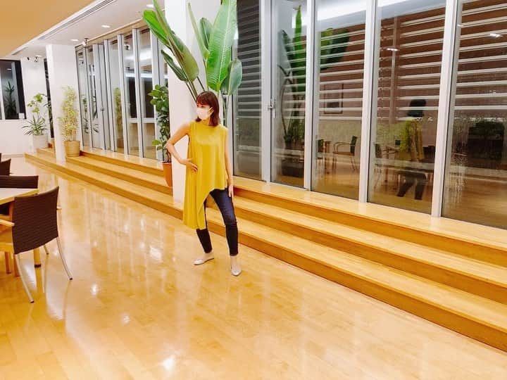 佐藤千晶のインスタグラム：「ムーンウォークに挑戦しました… 難しい…  #走れ歌謡曲 #文化放送 #joqr #ムーンウォーク #moonwalk  #マイケルジャクソン #MichaelJackson #佐藤千晶」