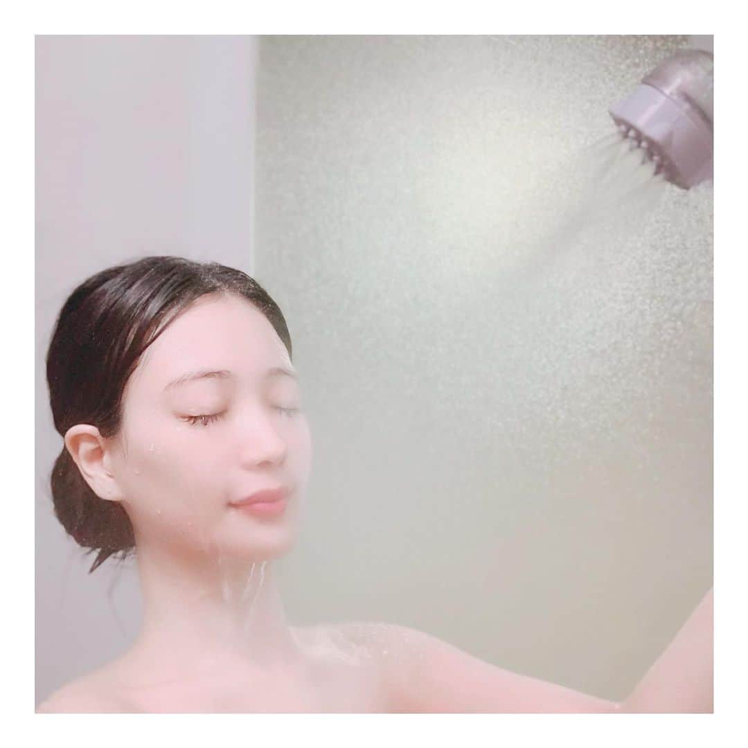 黒木晴香のインスタグラム：「ご縁があり、、、 昨日からMirable plusを使用 ——————————— コレすっっごいよ♡ 油性ペンが落ちるCMは見た事があったけど、 そんなもんじゃない ——————————— 優しいフワフワした水圧で気持ち良いし 浴びた後は肌がモチモチ、髪はツヤツヤです。 ——————————— １日で実感できたのが凄い！！ ——————————— #mirable #ミラブル #mirableplus #ミラブルプラス #シャワーヘッド #ミラブル愛用者  #美容 #美肌 #美髪 #毛穴ケア #ちゅるん #미용#피부미#고운피부」
