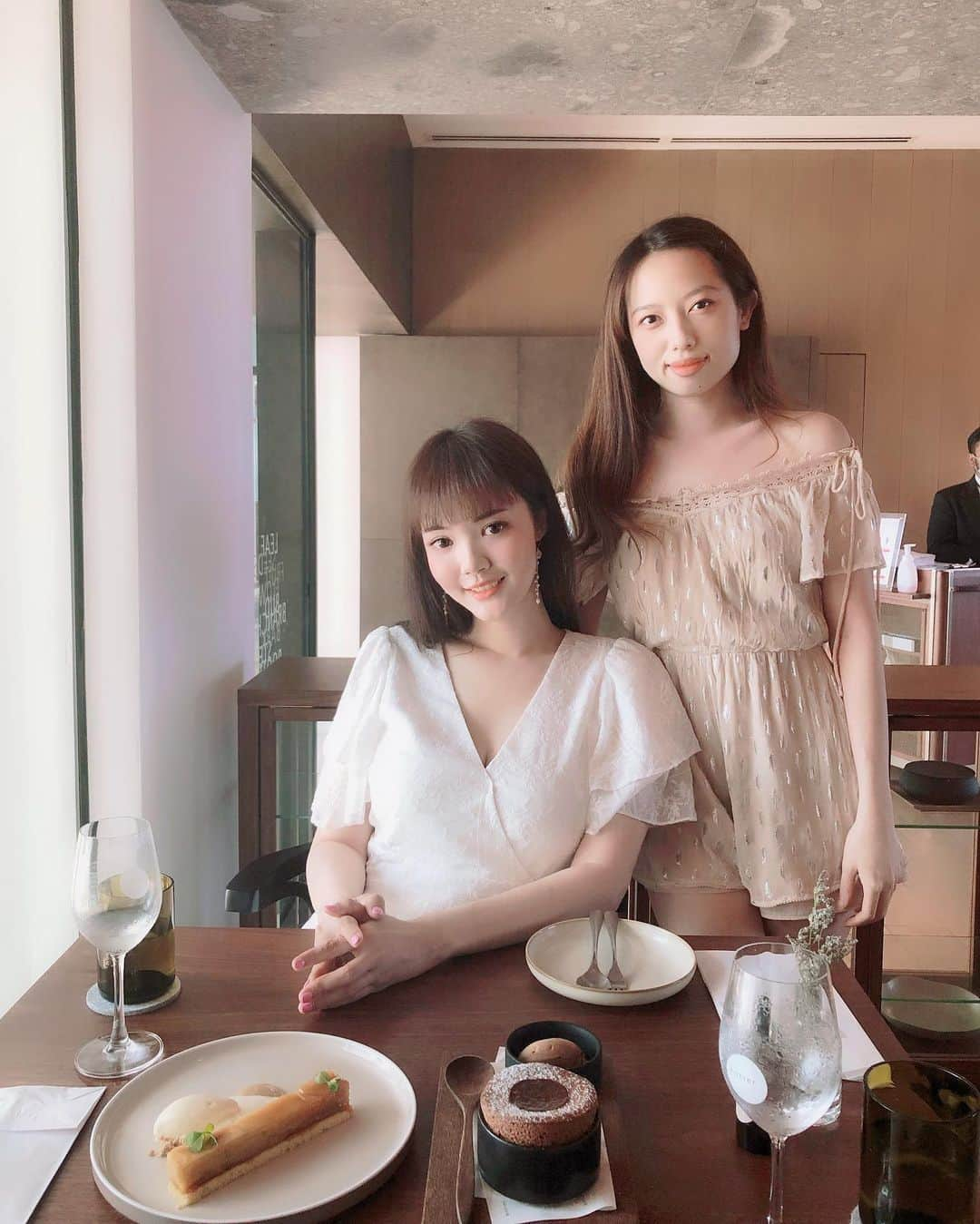 YingTzeさんのインスタグラム写真 - (YingTzeInstagram)「Yesterday’s date with my Princess @misshermes 💕 8 years of friendship ! _ It’s my first time having French Food. 😂 ( Also learnt that French is not Italian looool please don’t judge me 😌🙏🏻) Thank you for the Geography Lessons HAHAHAHAH. _ #blessed #heartze #entierfrenchdining」7月2日 12時52分 - yingtze