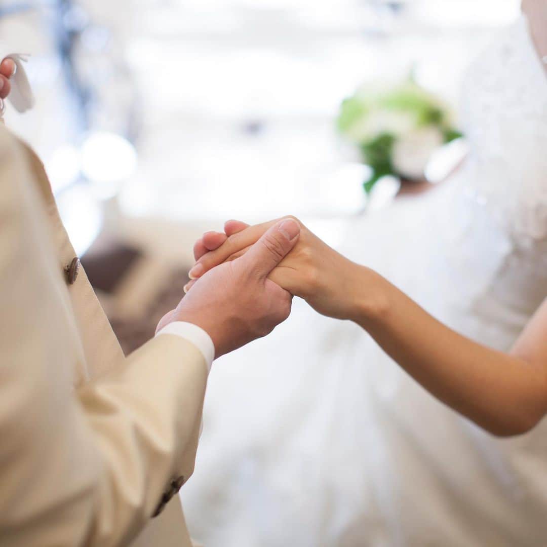 Lumierange ルミエランジェさんのインスタグラム写真 - (Lumierange ルミエランジェInstagram)「こんにちは！ 今回は『ファーストミート』についてです。 これは結婚式当日に初めてお互いの姿を見るという演出です。  詳しくはホームページのプロデューサーブログをチェック♪  #ルミエランジェガーデン #ルミエランジェ #ルミエランジェ神戸 #神戸結婚式 #神戸結婚式場 #神戸ウェディング #神戸ウェディングフォト #ファーストミート #ファーストミートの瞬間  #プレ花嫁 #プレ花嫁さんと繋がりたい  #プレ花嫁2020」7月2日 12時54分 - lumierange_garden