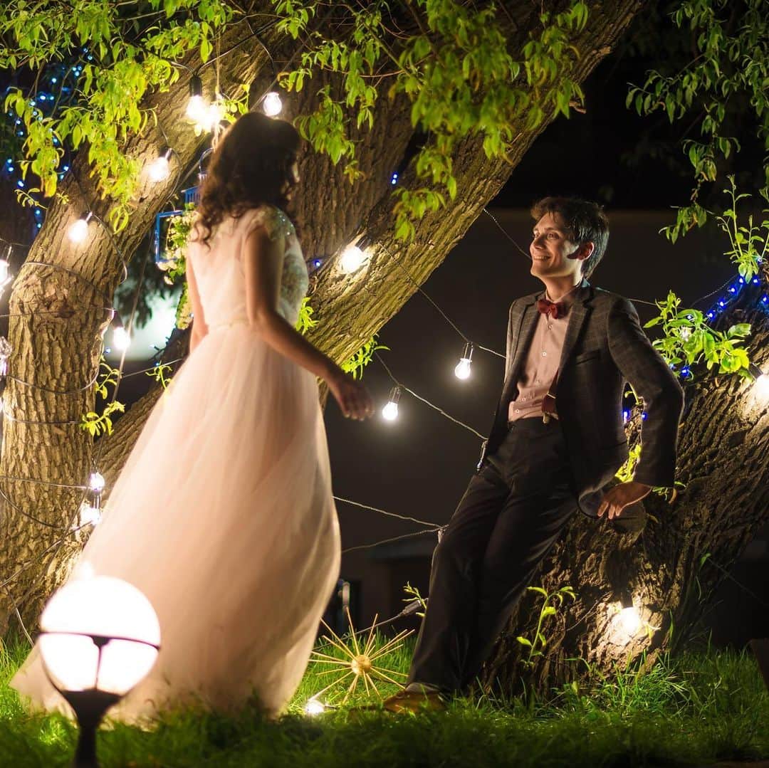 Lumierange ルミエランジェのインスタグラム：「こんにちは！ 今回は『ファーストミート』についてです。 これは結婚式当日に初めてお互いの姿を見るという演出です。  詳しくはホームページのプロデューサーブログをチェック♪  #ルミエランジェガーデン #ルミエランジェ #ルミエランジェ神戸 #神戸結婚式 #神戸結婚式場 #神戸ウェディング #神戸ウェディングフォト #ファーストミート #ファーストミートの瞬間  #プレ花嫁 #プレ花嫁さんと繋がりたい  #プレ花嫁2020」