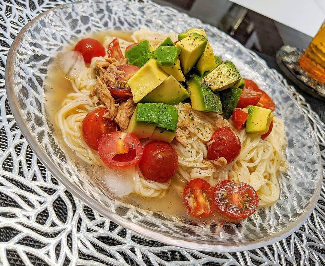 雨宮めるさんのインスタグラム写真 - (雨宮めるInstagram)「夏の定番素麺を洋風アレンジ♡ トマトもアボカドも大好物。 美容にもいいから更に美味しく感じる笑  #ランチ #lunch #lunchmenu #ランチメニュー #メニューに迷ったら #素麺 #素麺アレンジ #素麺レシピ #そうめん #そうめんアレンジ #そうめんレシピ #簡単レシピ #簡単メニュー #時短ランチ #時短メニュー #トマトとツナのカッペリーニ #トマト好き #アボカド #夏野菜レシピ #美容レシピ #夏の定番 #夏の定番メニュー」7月2日 12時57分 - amamiya_melty