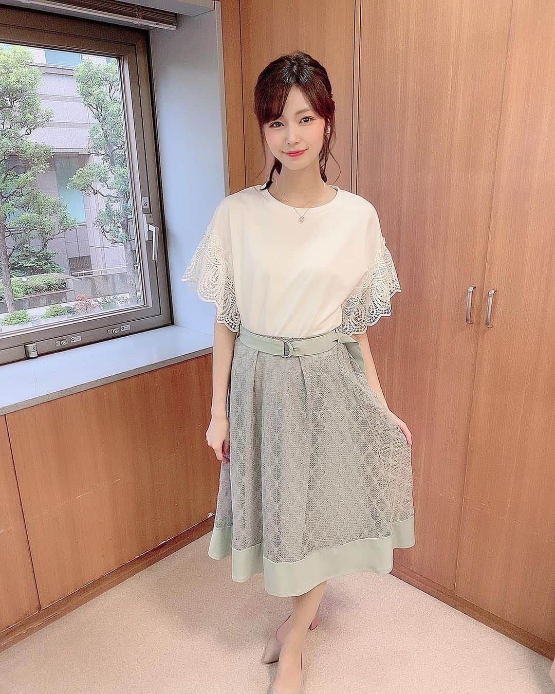 杉浦みずきのインスタグラム：「. なんか間違えてすんごい盛り盛りの加工で撮ってしまっていた笑笑 2枚目がナチュラル ほんとは色黒いです笑 好きなポニテスタイル❤︎ ・ #サンデーモーニング  #衣装 #@millioncarats_official」