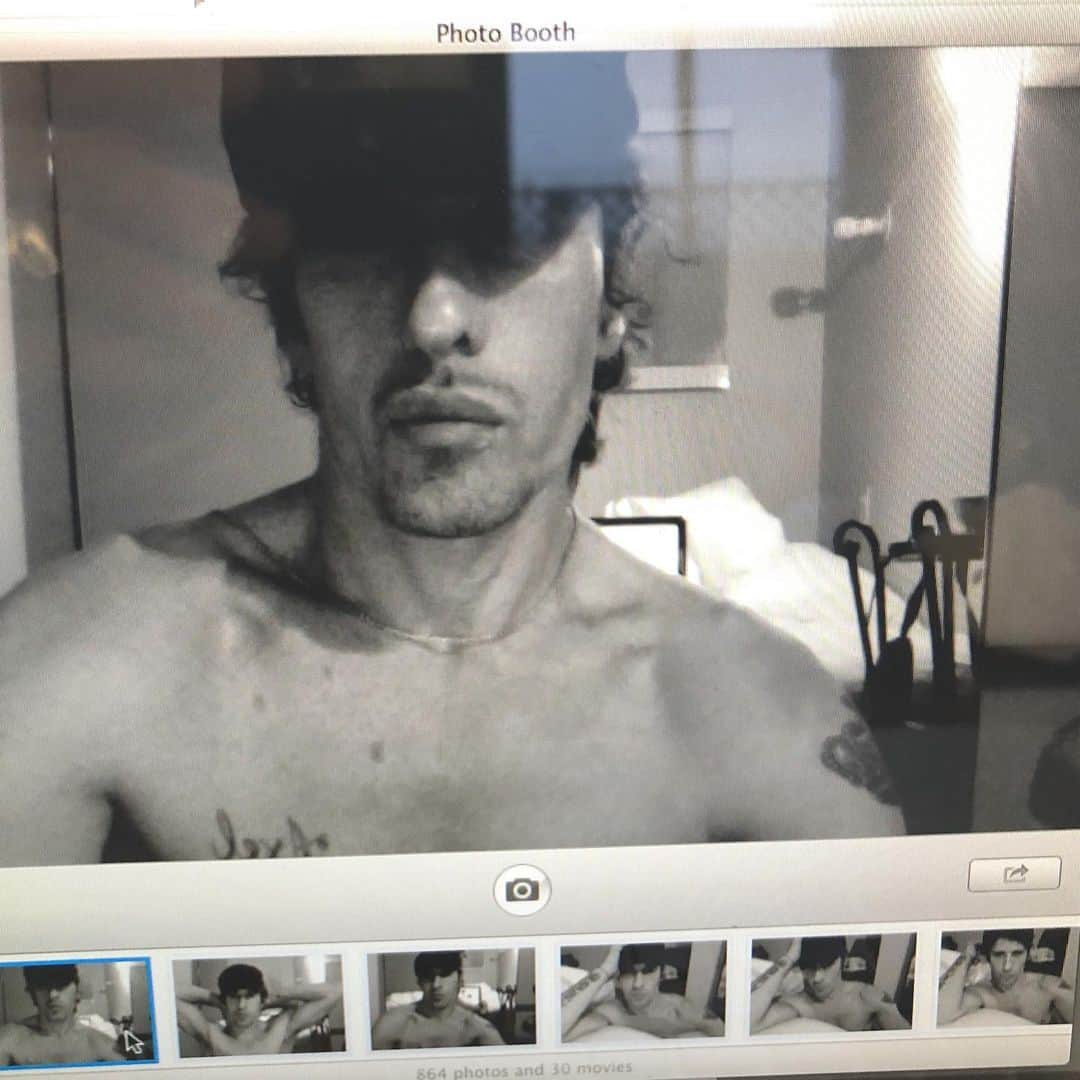 スティーヴン・クラインさんのインスタグラム写真 - (スティーヴン・クラインInstagram)「Photo Booth Days♠️♠️♠️Skiller Instincts #autoportrait #self-portrait #ShotbyKlein」7月2日 13時30分 - stevenkleinstudio