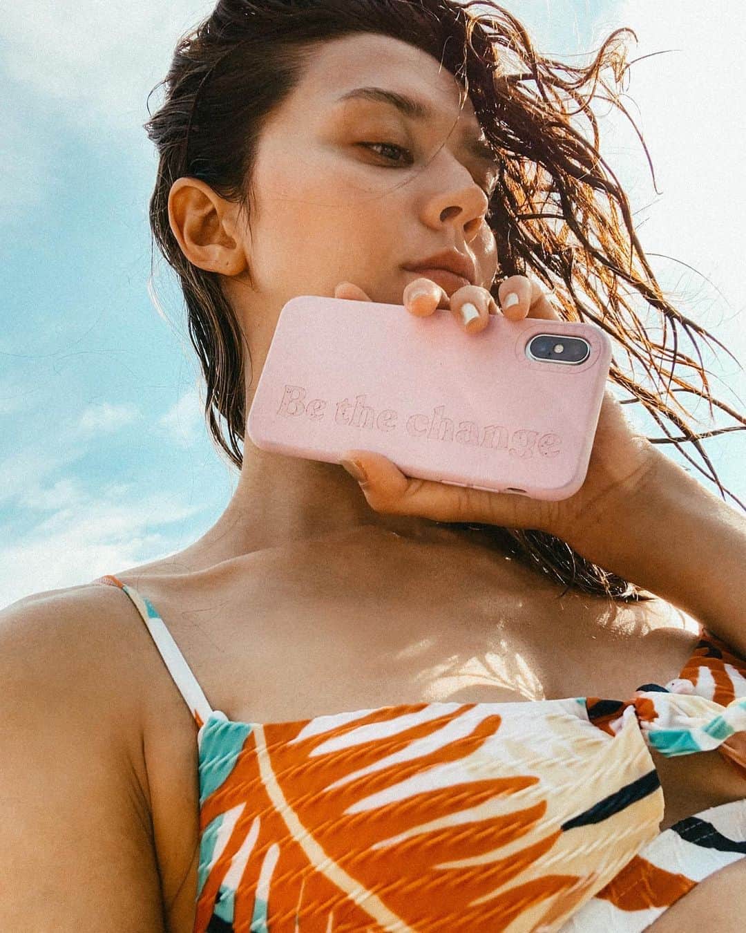 ALEXAさんのインスタグラム写真 - (ALEXAInstagram)「I’m so happy to see more and more brands going sustainable! 💗🌊Casetify released a line made out of bamboo fiber that is BIODEGRADABLE and RECYCLABLE 🌱✨ u can chose your own colour and print design. Name print is popular one! I went for a quote that inspires and reminds me very time I glance on my phone the power I have 🌎💦 I gotta be the change in the world I want to see because it all starts with me/us 🙆‍♀️ #CASETiFY #StateYourCase #bethechangeyouwanttosee」7月2日 13時37分 - alexa_luczak