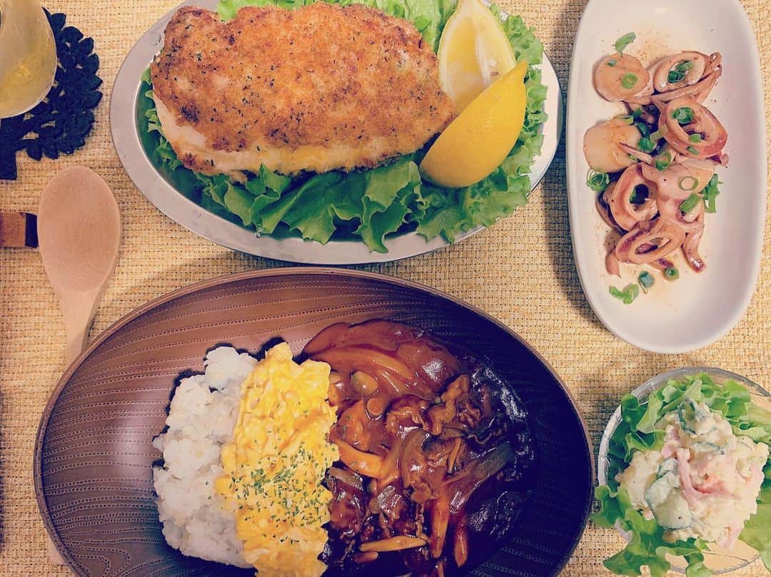 水城なつみさんのインスタグラム写真 - (水城なつみInstagram)「いつかのおうちごはん🍚 オムハヤシライス、チーズカツレツ、イカとホタテのバター醤油炒め、ポテトサラダ😋1人分なのにいつも作りすぎてしまいます。笑 ・ ・ ・ #おうちごはん #ひとりごはん #料理初心者」7月2日 13時41分 - mizuki_natsumi_522