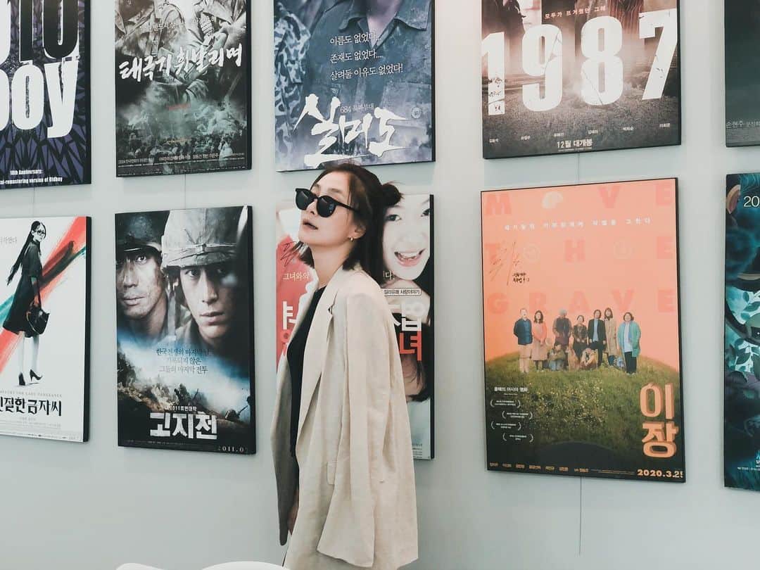 パク・ヒョジュのインスタグラム：「왜 어색하지 거의 매일 물가에있다 육지에 나오니🤭 #기분묘한어색함이것도좋은데오홋」