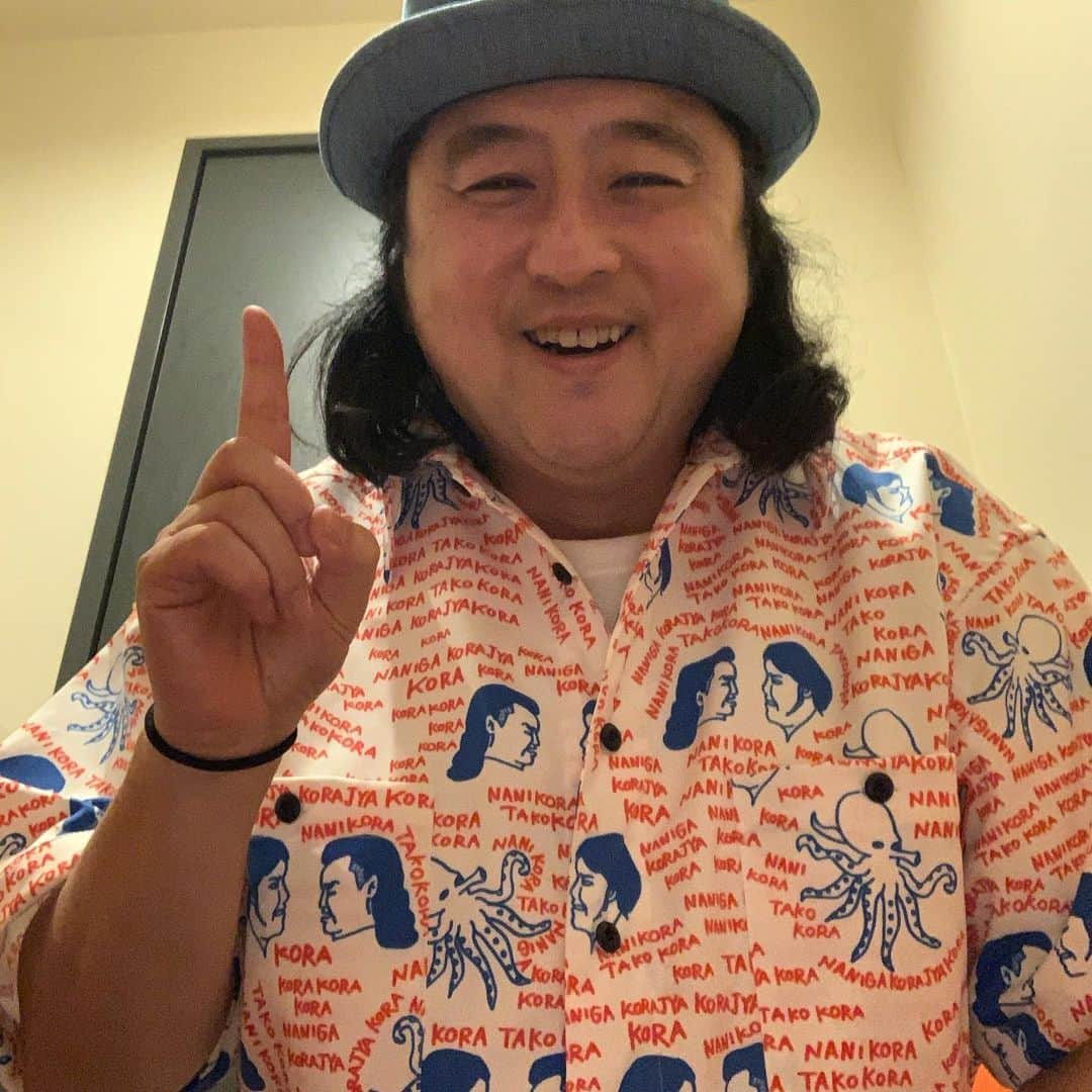 長州小力さんのインスタグラム写真 - (長州小力Instagram)「お気に入りの『何コラ！タココラ！』シャツ あの長州、橋本の名言がファッションに^ ^  #長州小力 #お笑い芸人#西口プロレス#ものまね#長州力#革命戦士#橋本真也#破壊王#プロレス#名言#ファッション#シャツ#ユキヒーロープロレス」7月2日 14時05分 - koriking1972