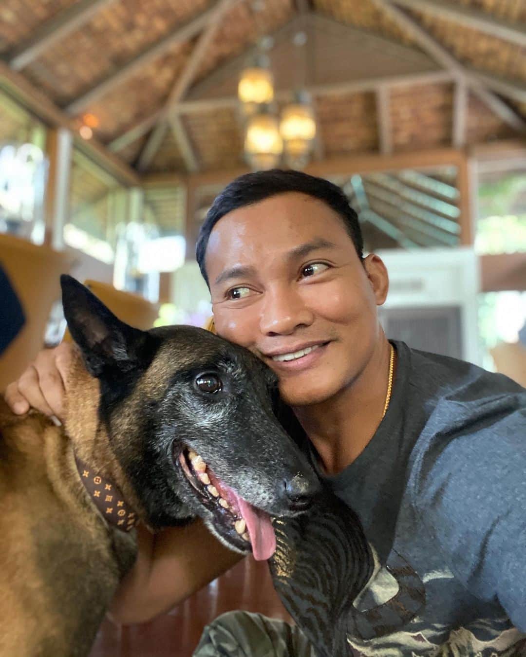 トニー・ジャーのインスタグラム：「Love you bro.」