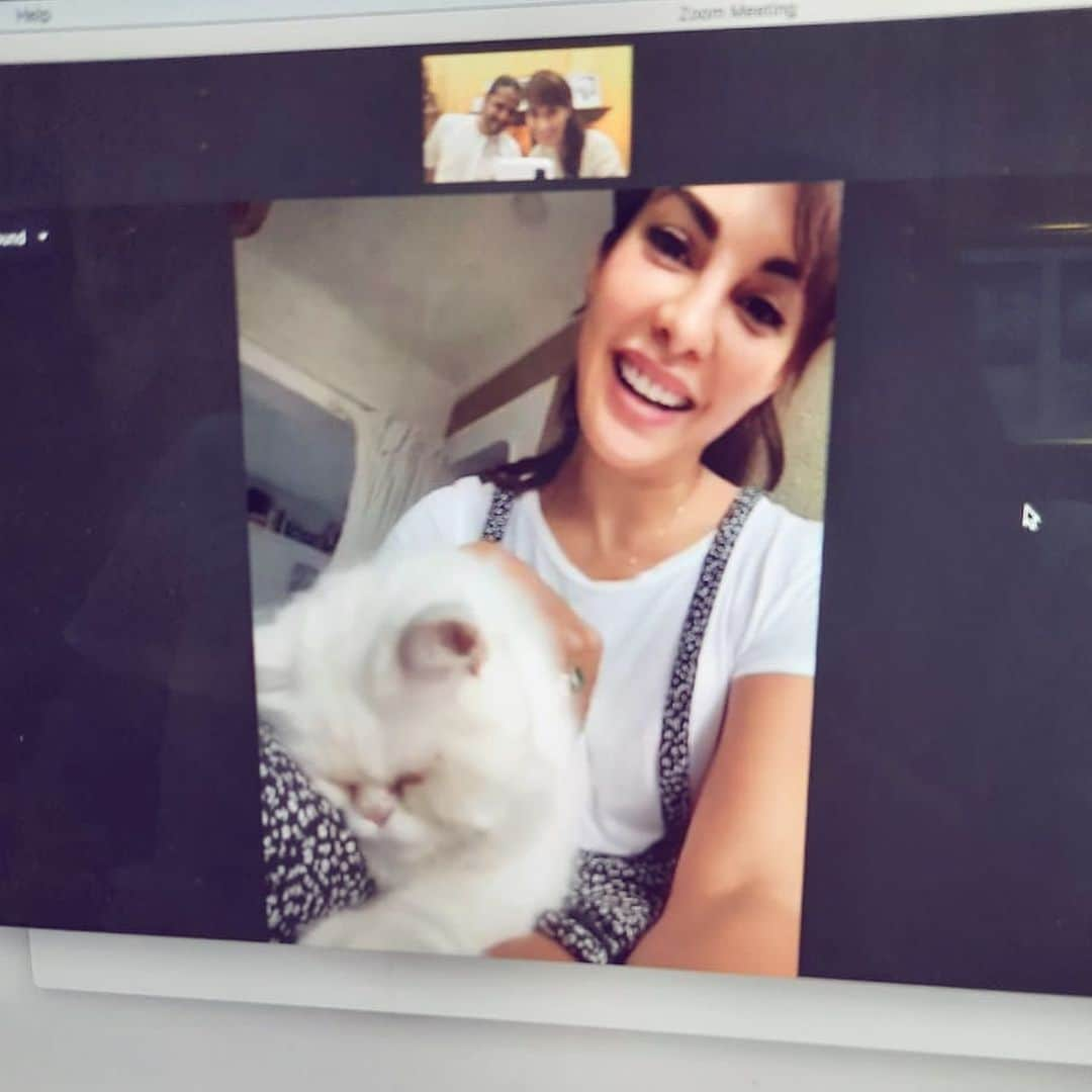 Jacqueline Fernandezさんのインスタグラム写真 - (Jacqueline FernandezInstagram)「When Loki decides to be part of my online meditation class! Thanks @narayanishurjo108 @mumbaiananda for the great session! So calming 💜💜💜」7月2日 14時26分 - jacquelienefernandez