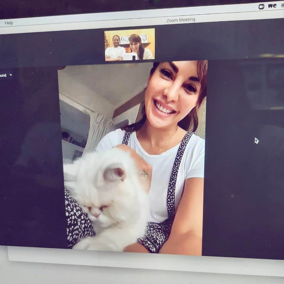 Jacqueline Fernandezさんのインスタグラム写真 - (Jacqueline FernandezInstagram)「When Loki decides to be part of my online meditation class! Thanks @narayanishurjo108 @mumbaiananda for the great session! So calming 💜💜💜」7月2日 14時26分 - jacquelienefernandez