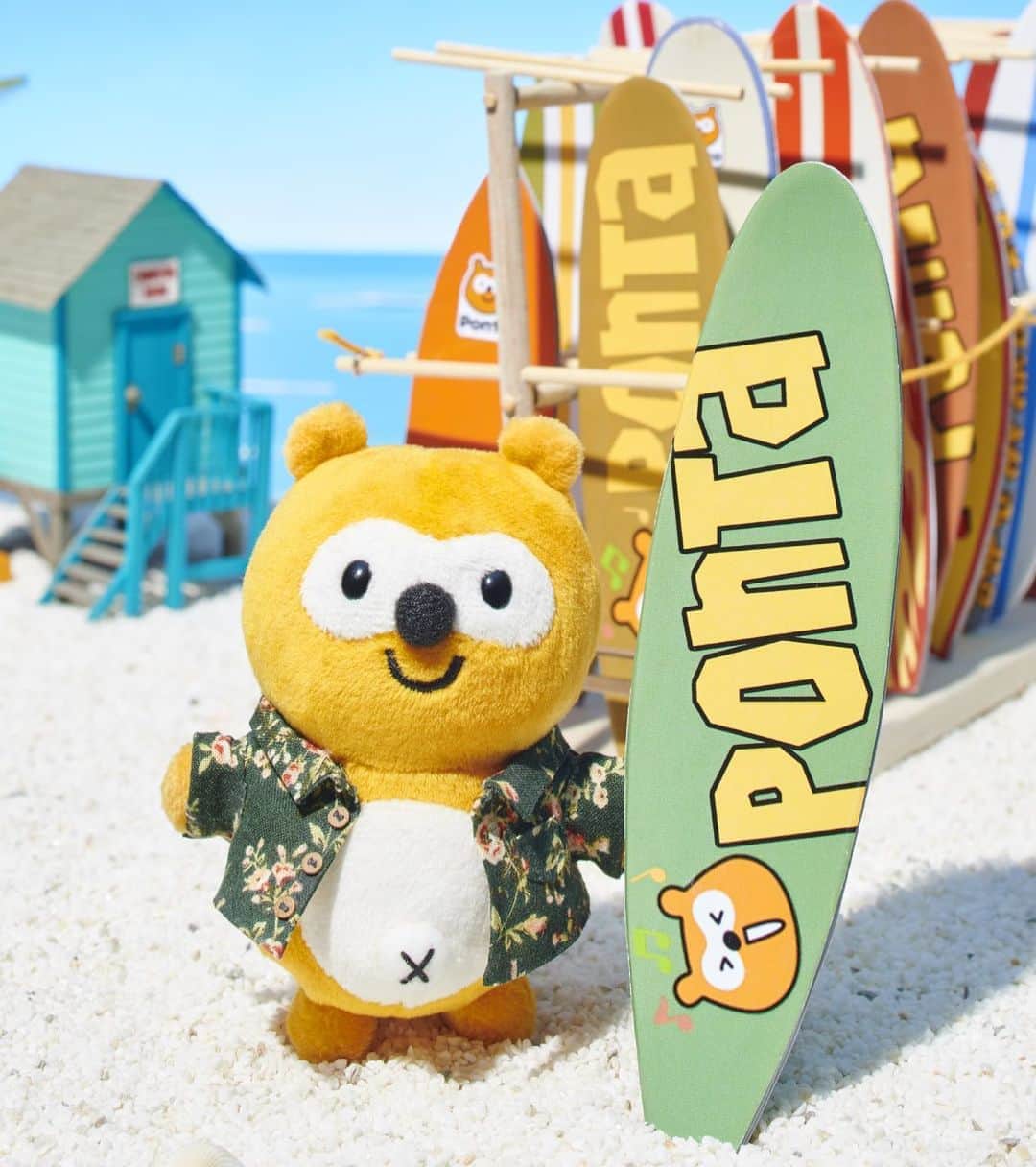 ポンタのインスタグラム：「. . 日焼けしたらかっこよく見えるかな？🤔. . . #ponta #海 #サーフィン #かっこよくなりたい #動けるデブ #7月の壁紙 #7月 #ジオラマ #ジオラマの世界 #ミニチュア #ミニチュア雑貨 #ぬい撮り部 #ぬい撮り #ぬいどり #ぬいすたぐらむ #ポンスタグラム #撮りポン」