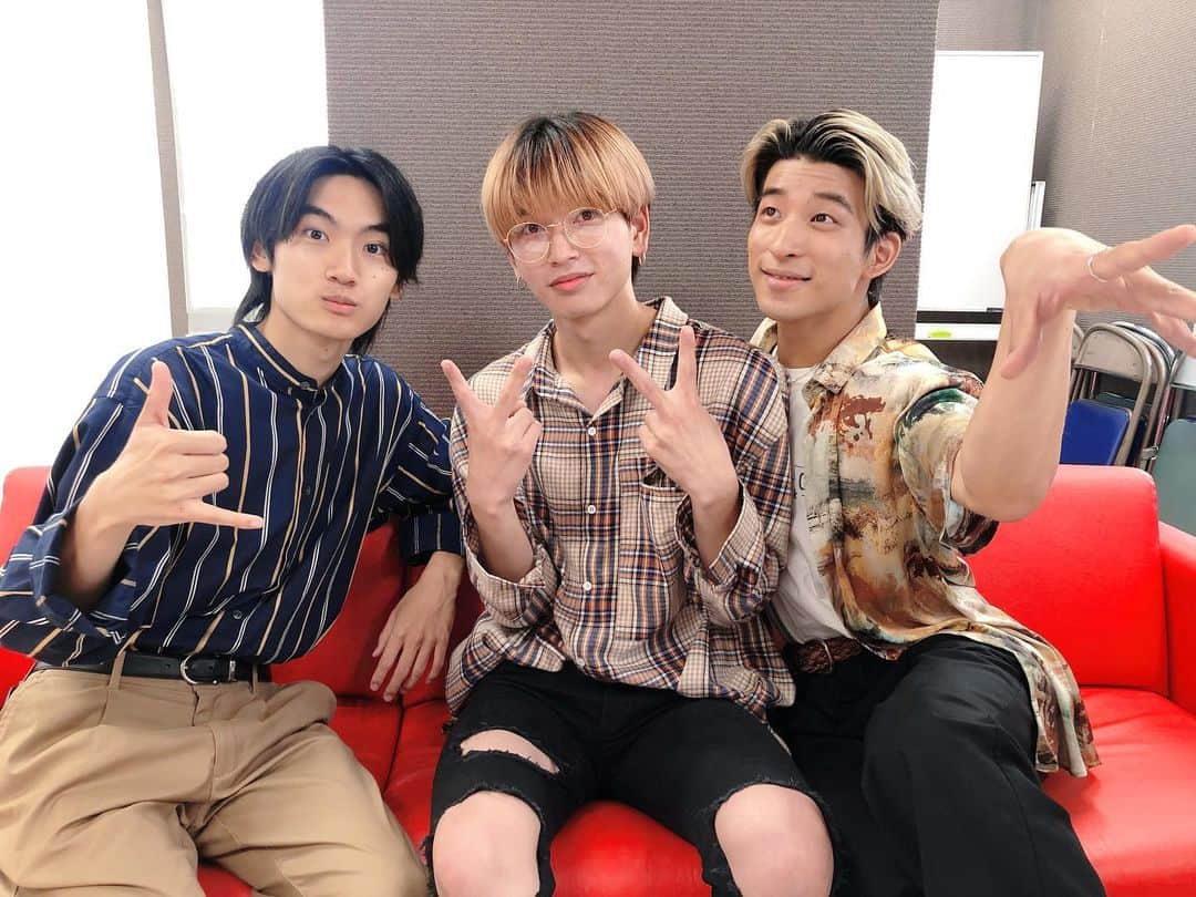 古幡亮（WATWING）のインスタグラム：「明日、7/3(金)TBSラジオ 「有馬隼人とらじおと山瀬まみと」にWATWINGから僕と曉、颯の3人で生出演させて頂きます。 生放送緊張🥺 ゲスト出演は10:00頃からを予定しています。 radikoからも聴くことができますので、ぜひお聴きください！ . #watwing #TBSラジオ」