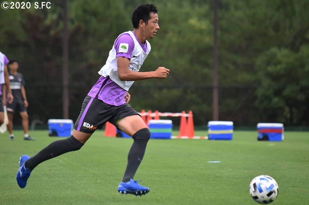 サンフレッチェ広島さんのインスタグラム写真 - (サンフレッチェ広島Instagram)「本日も吉田サッカー公園でトレーニング💪💪 週末の試合に向けて、調整を続けています⚽✨ . #井林章 選手 #エゼキエウ 選手 #sanfrecce  #積攻  #広報カメラ」7月2日 14時32分 - sanfrecce.official