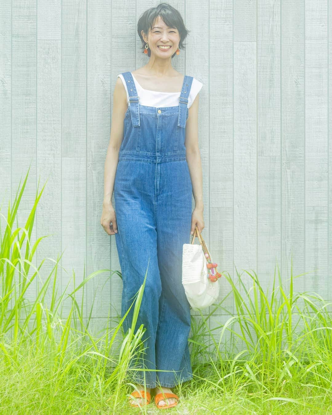 三枝亜紀のインスタグラム：「. . 【New photo】 . . 緊急事態宣言が明け、先日久しぶりに作品撮りを行いました^_^ . . カジュアルコーデで、娘と一緒のカットも^_^ （ちなみに、２枚目はオフショット！） . . photo : hirumaさん cordinate : hanaちゃん . . ありがとうございました^_^ . . これから、積極的に作品撮りをしていきたいので、ご一緒させて頂ける方は、ぜひぜひご連絡くださいませ〜(^^)/~~~ . . #作品撮り #テストシュート  #モデル #親子写真  #ママコーデ #testshoot  #作品撮りモデル募集中  #テストシュート募集 #アースモデルス #earthmodels #earthmodelsagency」