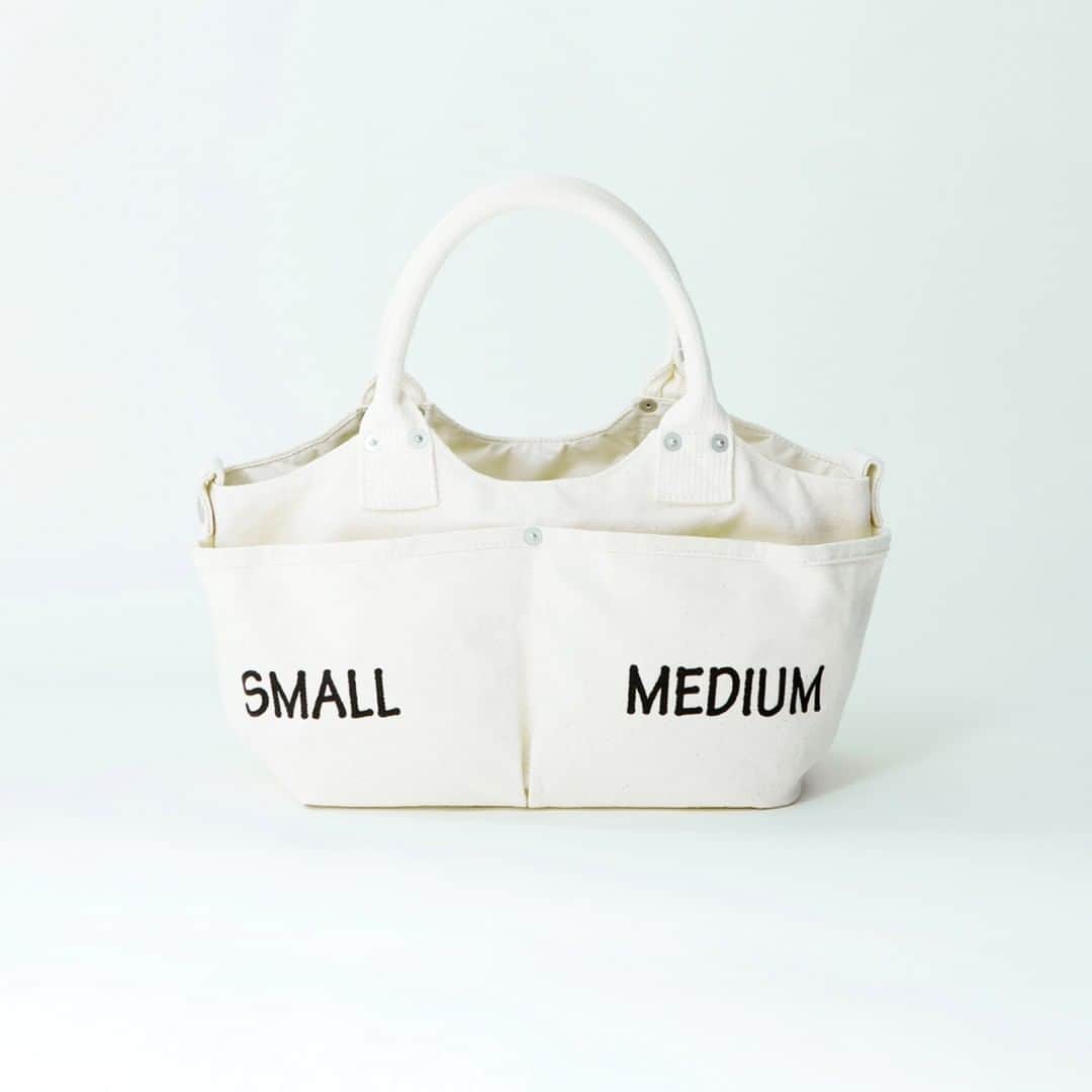 のインスタグラム：「“エコバッグの準備はできていますか ？✨”﻿ ————————————﻿ ＜VegieBAG＞ 野菜をおしゃれに持ち運ぶ/ショッピングバッグ(ミニ) ￥2,600 +tax﻿ ————————————﻿  7月1日から本格的に始まった、レジ袋の有料化🛍 買い物用にお気に入りのエコバックを準備した人も多いのではないでしょうか😌♡  MY Mottoでは野菜をそのまま持ち運ぶ オシャレなエコバッグVegieBAGが入荷しました😻  人参や大根などは「立てたまま」の保存が最適です！ VeigeBAGは買った野菜をポケットに入れて帰宅後もそのまま「見せる収納」としても使用できます🍅💕 ちょっとした買い物やランチバッグとしても最適なミニサイズです♪👛 ​  #マイモットー #大人世代 #ファッション #インテリア #ライフスタイル #ショッピング #ビューティー #暮らし #エコバッグ  #ベジバッグ  #見せる収納 #整理整頓 #レジ袋有料化 #ミニサイズ  # ランチバッグ #野菜バッグ #おしゃれ #ギフト #プレゼント #mymotto #ottojapan #fashion #interior #lifestylemedia #shopping #VegieBAG #ecobag #eco」