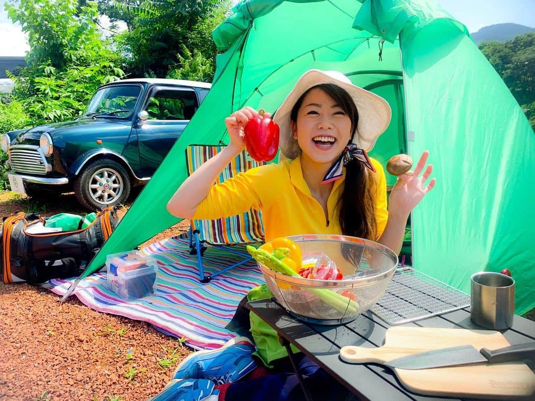 木村亜美さんのインスタグラム写真 - (木村亜美Instagram)「何つくろかな〰️(∩•ω•∩)♬♡♡♡ いろんなキャンプ飯、勉強㊥なんです✨😋 🏕 ❤️ camping and cooking 🍳💕 . #rovermini #camping 🚗³₃ . #木村亜美 #キャンプ #キャンプ飯 #キャンプ道具 #キャンプコーデ #キャンプ女子 #キャンプ用品 #キャンプ好きな人と繋がりたい #キャンプごはん #キャンプ好き #キャンプめし #キャンプツーリング #キャンプ好きと繋がりたい #キャンプ大好き #キャンプ料理 #minicooper #ローバーミニ #roverminicooper #minicamper #クラシックミニ #classicmini #ローバーミニのある生活 #オートキャンプ #autocamp #autocamper #campgirl #campinglove #campinggirl」7月2日 14時49分 - ami_kimura0327