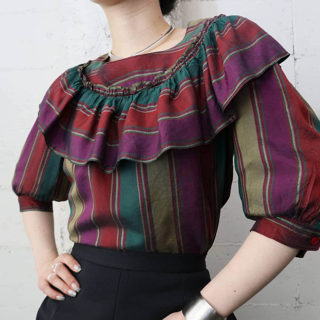 吉祥寺 古着屋 Orfeoのインスタグラム：「Raffled Yoke Stripe Blouse  #orfeo #kichijoji #tokyo #vintage #used #fashion #coordinate  #outfit  掲載商品のお問い合わせはインスタグラムのプロフィール記載のメールアドレス宛にお願いいたします。コメント、DMでのお問い合わせは受け付けておりませんのでご了承ください。」