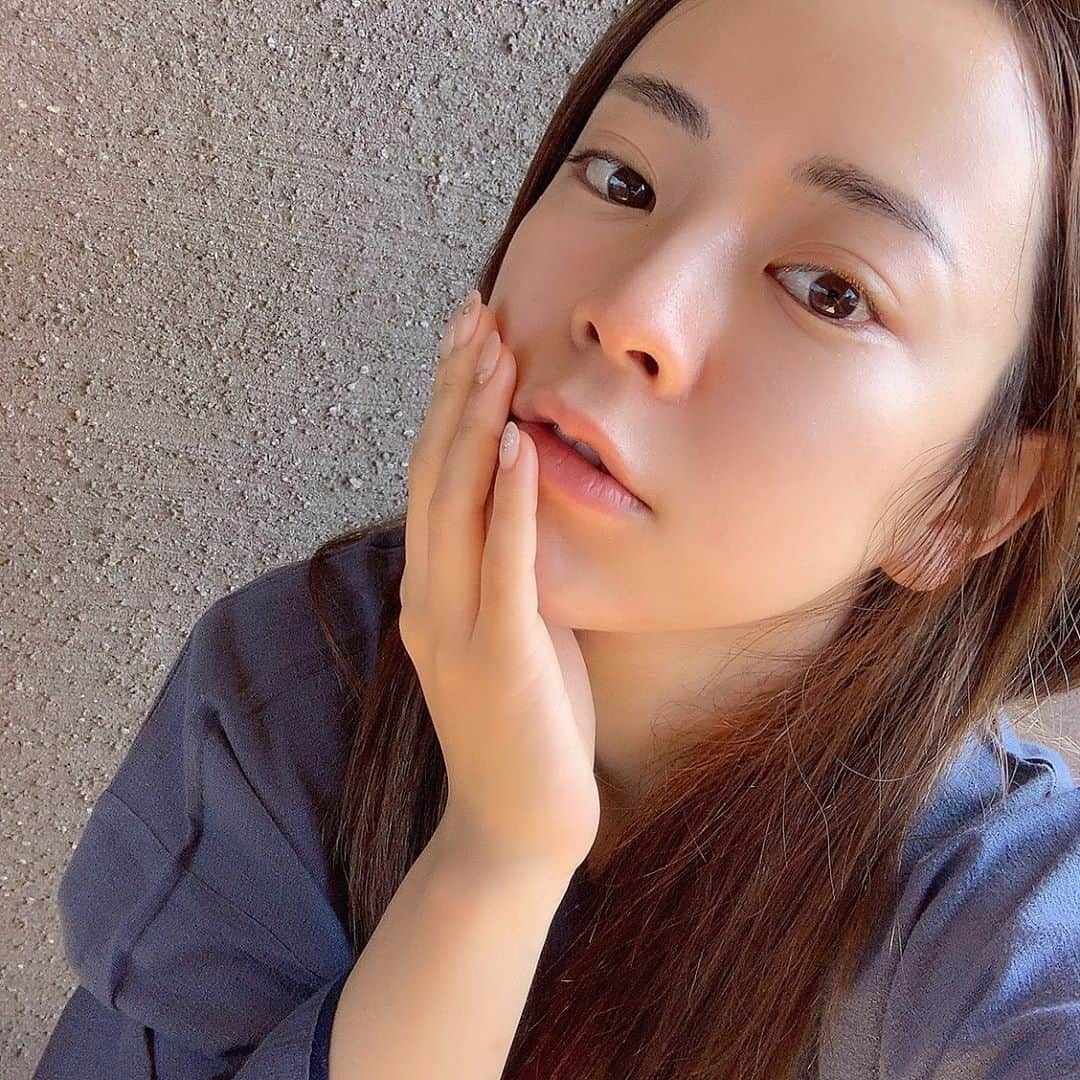 関根理紗さんのインスタグラム写真 - (関根理紗Instagram)「YSLBeauty のPURE SHOTS NIGHT SERUM、結構前に買ってから全然試せてなかったけど  夜塗って朝起きたらすごい肌調子がいい！！キメが整った感じでしっとり、メイクノリも良い！！ 相性いいかも🌞  二層式のセラムで夜寝る前に使う夜専用！　  ちなみにレフィルもでてるのでなくなったら中身だけ買えるのエコでいいよね！  これパックとかもほしい🥺 よさそう🥺  @yslbeauty sponsored #ピュアショットナイトセラム#PURESHOTS」7月2日 15時09分 - sekine.risa