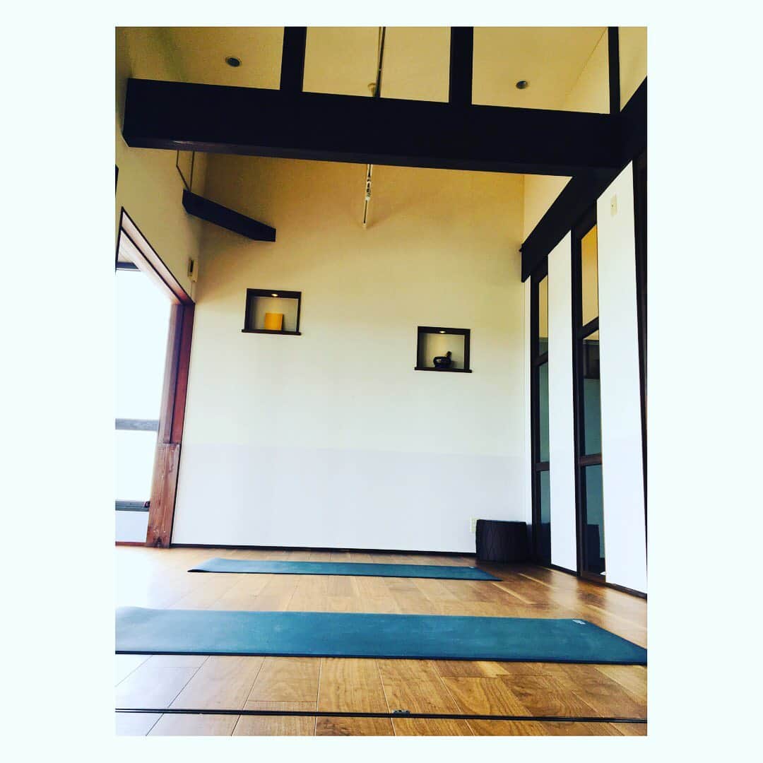 伴都美子さんのインスタグラム写真 - (伴都美子Instagram)「✔️  久しぶりのヨガで心身を解しました🧘‍♀️﻿ ﻿ よしえちゃんとも久しぶり！﻿ ﻿﻿ @furea.onyoga yuka先生のクラスに初参加。 初夏の風を感じながら心地いい時間を過ごせました😌✨﻿ ﻿ ナマステ🙏💕  #yoga #ヨガ  ﻿ ﻿ ﻿」7月2日 15時09分 - van._doasinfinity