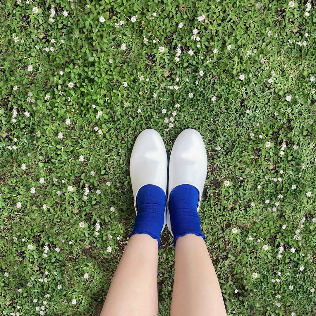 真山朔のインスタグラム：「新しい靴👟 黒い傷をつけないように頑張りたいと思う(すでに何回もつけました)」