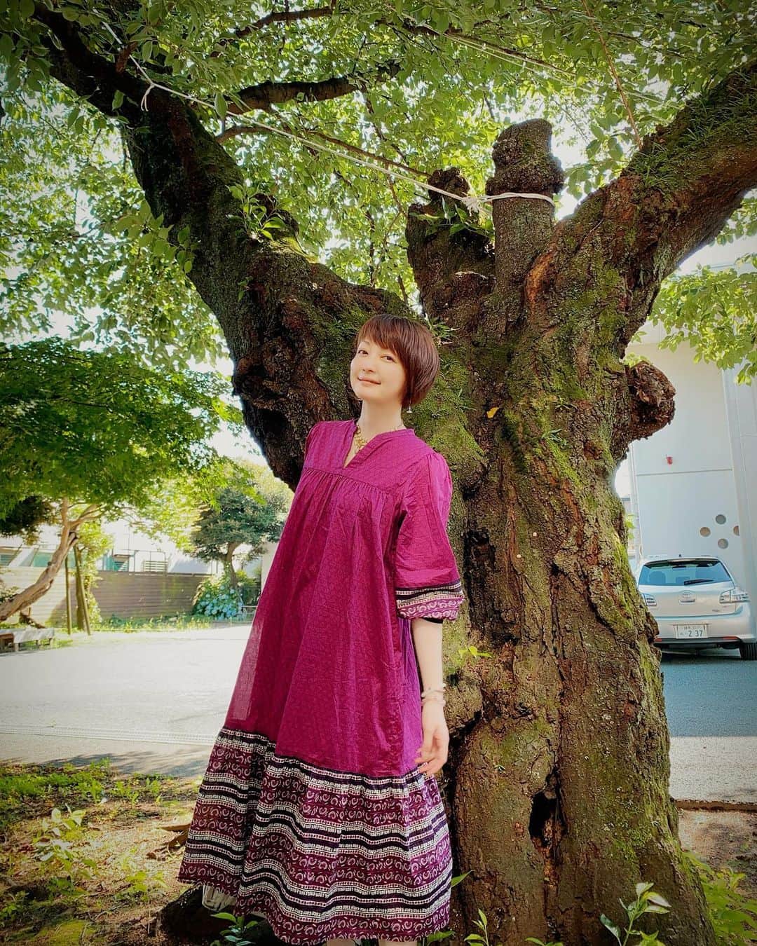 野本かりあのインスタグラム：「久しぶりに寄った #uniqlo にて、#annasui コラボのワンピがお手頃価格だったので、つい購入。 こういう素材のワンピ、涼やかで良いよね💖 #野本かりあ」