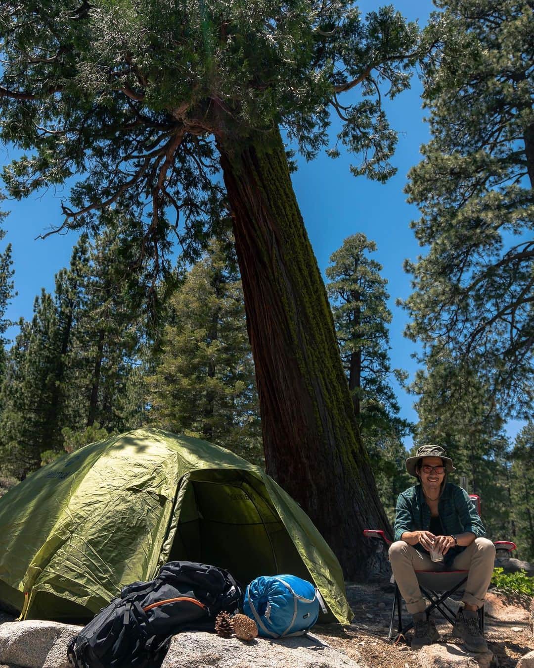 玉城大志のインスタグラム：「There’s no wifi in the forest, but you have good times with your friends👍 . 大自然とビールがあれば、他は何もいらないね😁 . . Photo by @sousou_089  . #camping #キャンプ」