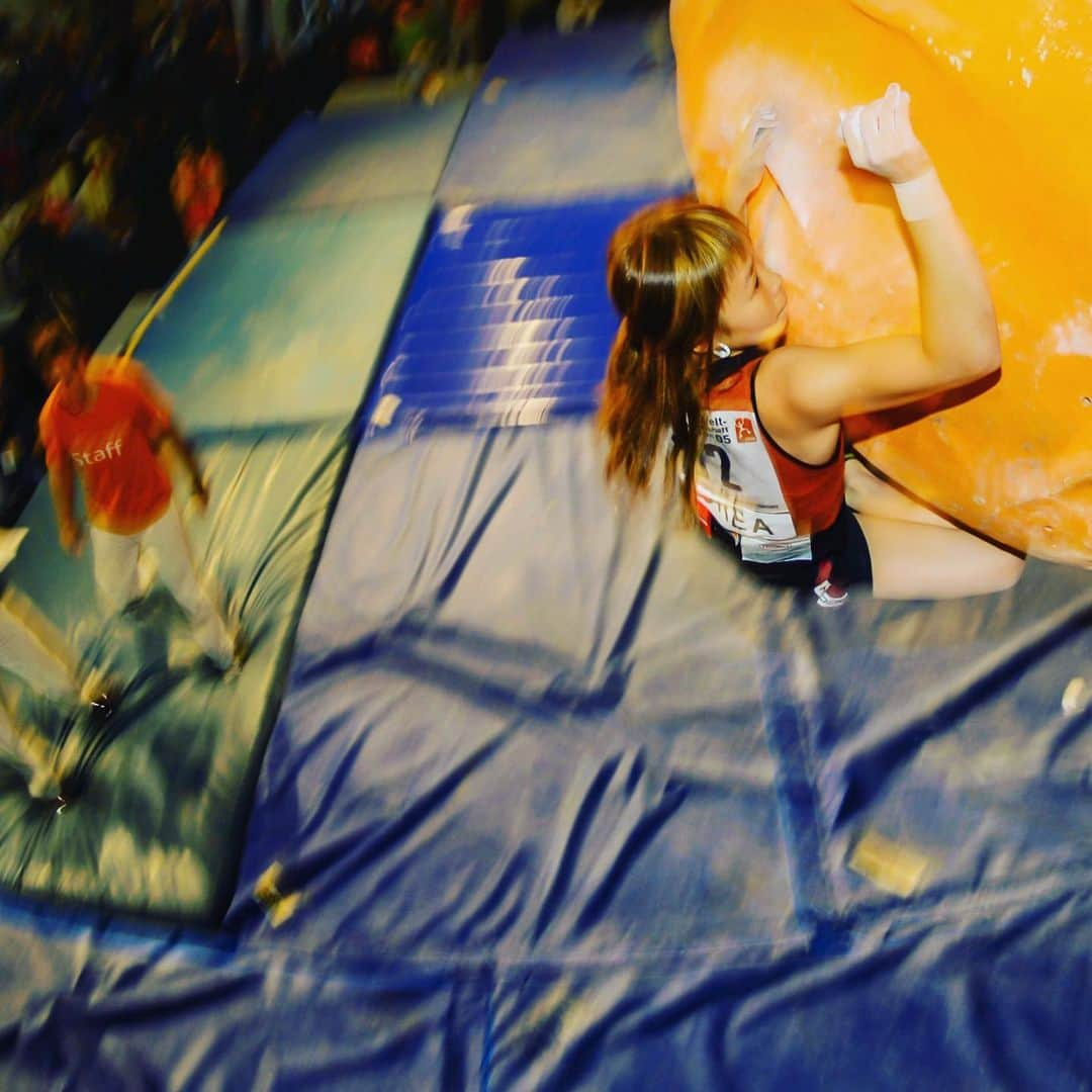 ウド・ノイマンさんのインスタグラム写真 - (ウド・ノイマンInstagram)「some thoughts on climbing talent.  a) OTD, 15 years ago, Munich climbing world championships 2005 - Left: Tomáš Mrázek defending his title as lead climbing world champion,  Right: Akiyo Noguchi than 16 years old (born May 30, 1989) in the lead climbing finals 2005. While it is not the same climb or even position, this comparison exemplifies the development from tension to alignment as a key indicator for efficient climbing.  On the left Tomasz Mrazeks left arm is not aligned with the hold, a strategy that is only possible on positive holds. On the right Akiyo Noguchi finds perfect alignment under the hold, as it is needed on nowadays sloping holds. Nobody else climbed like Akiyo back than, yet from nowadays perspective one could argue that Akiyo had a future-proof way of positioning herself already in 2005!  b) Ja-in Kim in the boulder finals of Munich 2005, than 16 years old (born 11 September 1988). It is easy to imagine parents or coaches taking these successes, to make finals in such an early age, as an indicator of exceptional talent in this discipline and draw the conclusion that the athlete should focus only on this discipline. Fortunately that doesn’t seem to have happened in Akiyo’s and Ja-In’s case as they had most of their later successes in the other discipline, Akiyo in bouldering and Ja-In in lead.  c) Salavat Rakhmetov, than 38 years old (* 17. Dezember 1967), at the peak of his prowess. Will it be enough to prevail against the young guns like Kilian Fischhuber? Let’s see what happened in the bouldering finals, next saturday, 15 years ago. Stay tuned!   Some conclusions (for now): All sports, clubs and federations are interested in early talent identification and use more or less sophisticated test batteries including anthropometric, physical and motor performance measurements. Comparably little is researched in terms of character traits and cognitive function. This seems to be an oversight when trying to identify talent for a problem solving activity like climbing. Another issue is that climbing has developed in a way that assumptions based on current performances of say, sixteen year olds, is not very helpful.  #climbingperformancecoaching」7月2日 16時07分 - _udini_