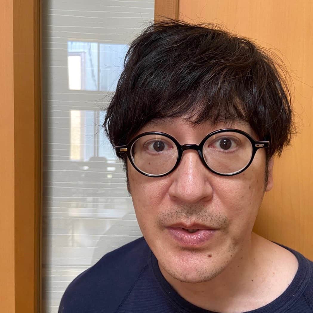 川島明のインスタグラム：「ココリコ田中さん  #やっぱり捕まった深夜バイトの先輩  #数学以外何も興味がない高校教師  #ややこしそうなアパートの隣人  #お母さんにおじさんと遊んだらだめだって言われたと告げられた瞬間  #初めての眼鏡  #風邪ひいたってLINEしただけなのにゼリーとポカリ買ってきてくれた優しい友達  #ゾンビ映画で意外と最後まで生き残った博士  #iPhoneに入ってる使い道のない絵文字  #優しさ溢れる純粋な目でいつも後輩を見守ってくれるお兄さん  テレビ朝日かみひとえさん「#麒麟川島のタグ大喜利」特集ありがとうございました！」
