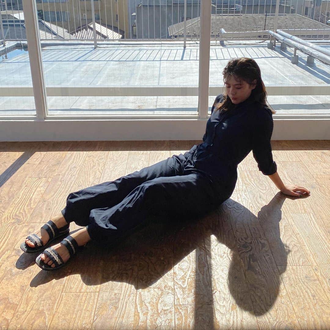 エモン・久瑠美のインスタグラム：「可愛い靴と可愛いつなぎ」