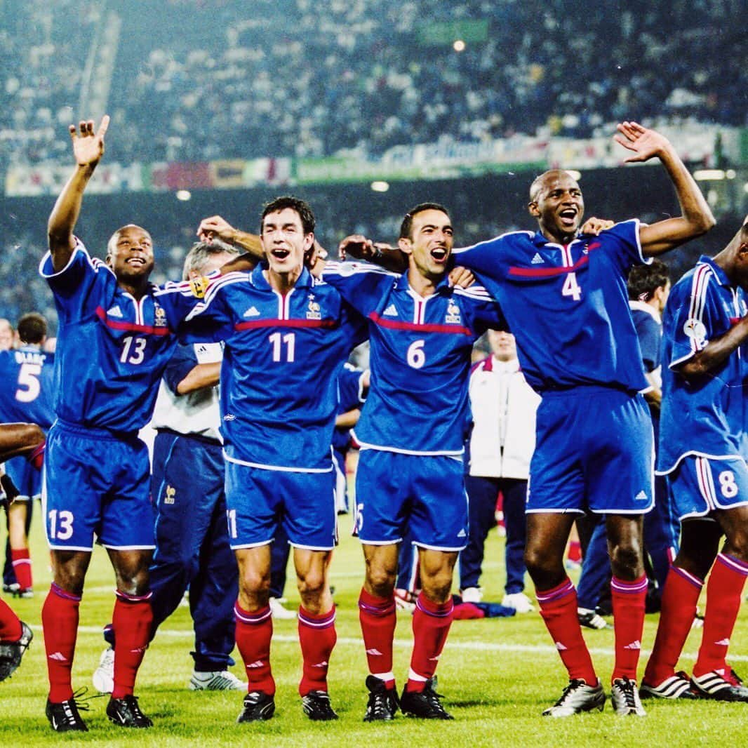 パトリック・ヴィエラさんのインスタグラム写真 - (パトリック・ヴィエラInstagram)「Il y'a 20 ans... @equipedefrance 🇫🇷🏆 #Euro2000 #FranceItaly」7月2日 16時25分 - officialpatrickvieira