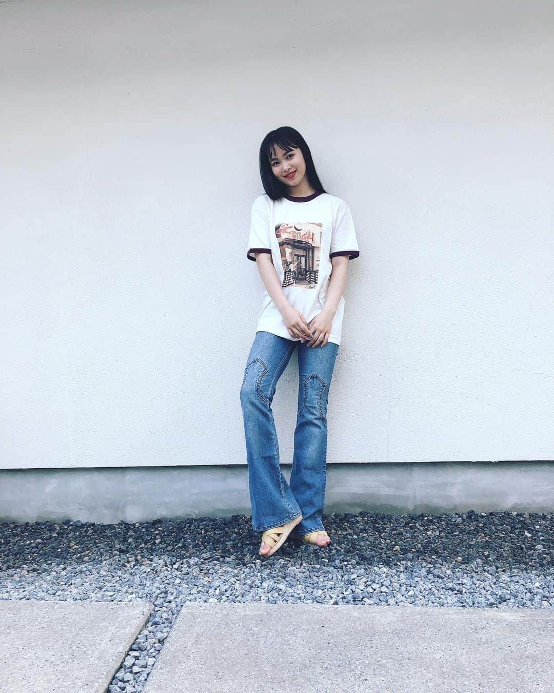 大友樹乃のインスタグラム：「Seventeen8月号でTシャツをデザインしたよ👕💞 応募して、みんなの夏コーデにとりいれてくれたらうれしいです😁  #seventeen #セブンティーン#Tシャツ#デザイン#ストリート映えtシャツ#是非応募してゲットしてください☺︎」