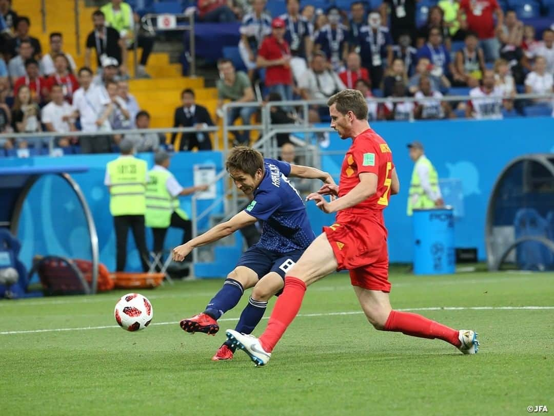 日本サッカー協会さんのインスタグラム写真 - (日本サッカー協会Instagram)「【#OnThisDay】2018.7.2🔙 ・ 2018FIFAワールドカップ ロシア ラウンド16 ベルギー 3-2 #SAMURAIBLUE 📍ロストフ・アリーナ ⚽#原口元気 #乾貴士 ・ 2年前の今日。ベスト8進出をかけ、強豪ベルギーと対戦。一時は2-0とリードを奪ったものの、その後追い上げを許して終了間際の失点で2-3で敗れ、初のベスト8進出には一歩及ばなかった。 ・ GK #川島永嗣 DF #昌子源 #長友佑都 #酒井宏樹 #吉田麻也 MF #柴崎岳 ⇒81' #山口蛍 #原口元気 ⇒81' #本田圭佑 #香川真司  #乾貴士 #長谷部誠  FW #大迫勇也 ・ #jfa #daihyo #新しい景色を2022」7月2日 16時32分 - japanfootballassociation