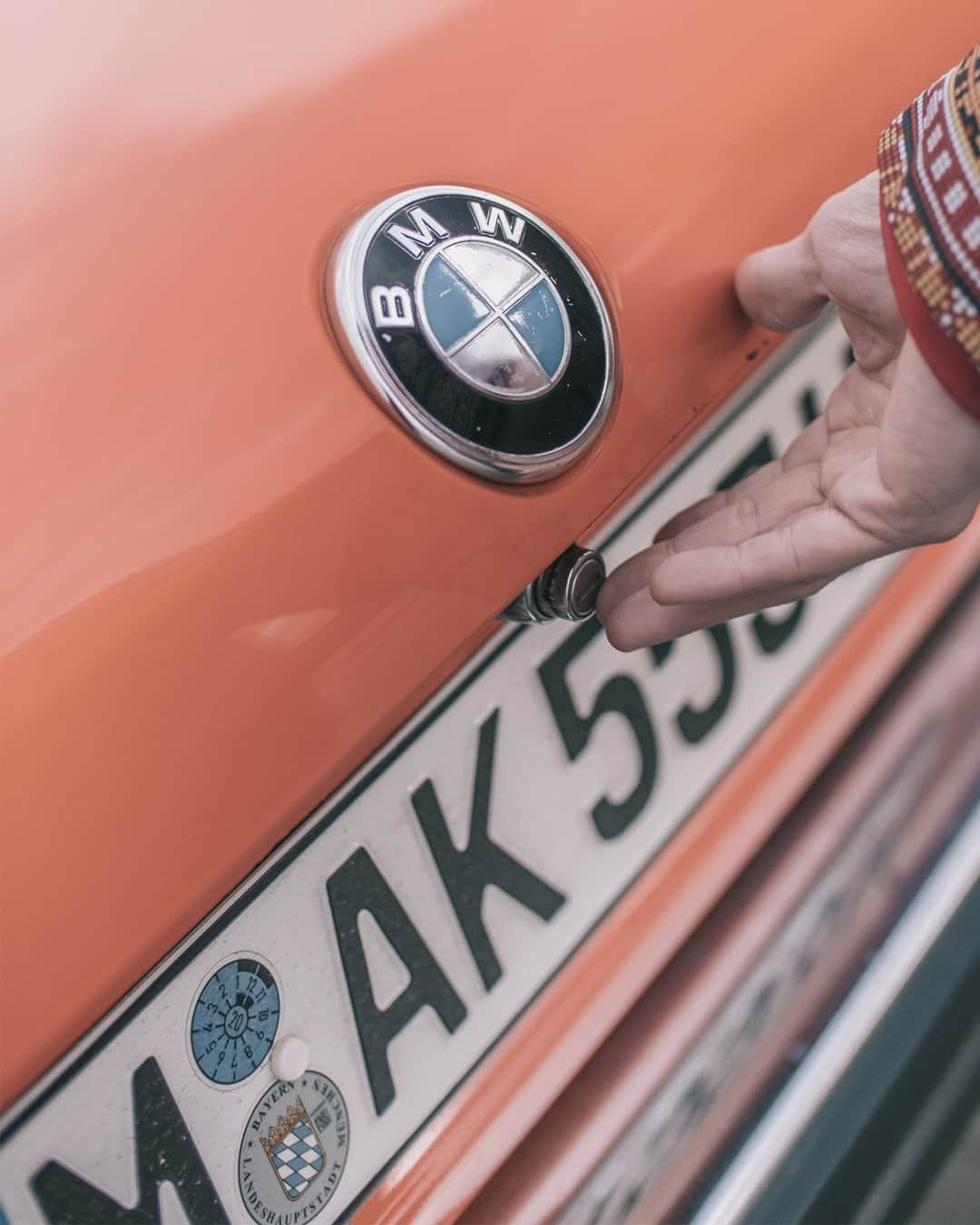 BMWさんのインスタグラム写真 - (BMWInstagram)「Hit the streets. The first generation of the BMW 5 Series. #BMW #5Series #BMWClassic  #BMWrepost @ingmarbtker @bmwclassic」7月2日 17時00分 - bmw