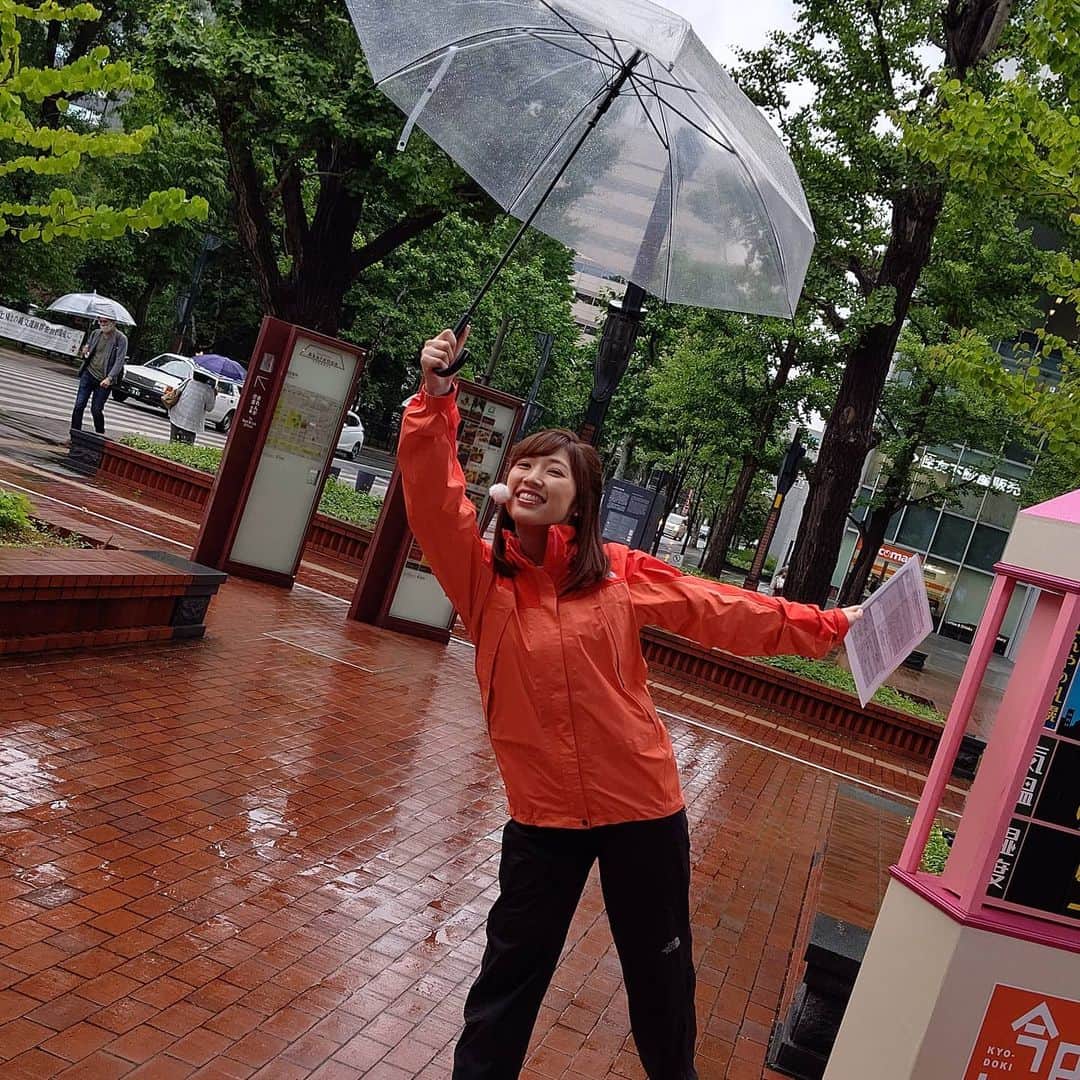 北海道放送「今日ドキッ!」さんのインスタグラム写真 - (北海道放送「今日ドキッ!」Instagram)「天気担当Sです。  きょうは、 傘の手放せない１日☂️  結構強く降って、 放送中には どしゃ降りかなー😣 と思っていましたが、 #森田絹子 アナのおかげか 弱まっていく雨…  こんなお天気でも ウキウキ🎵楽しめちゃう 絹子さんパワーは絶大です！  #雨対策バッチリ衣裳  #そらリサーチ 写真募集中 #今日ドキッライフ で検索」7月2日 17時02分 - hbc_kyodoki