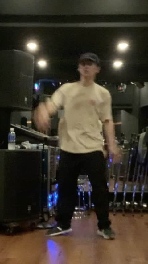 Oguriのインスタグラム：「スッキリするには踊るのが一番！！！🍻」