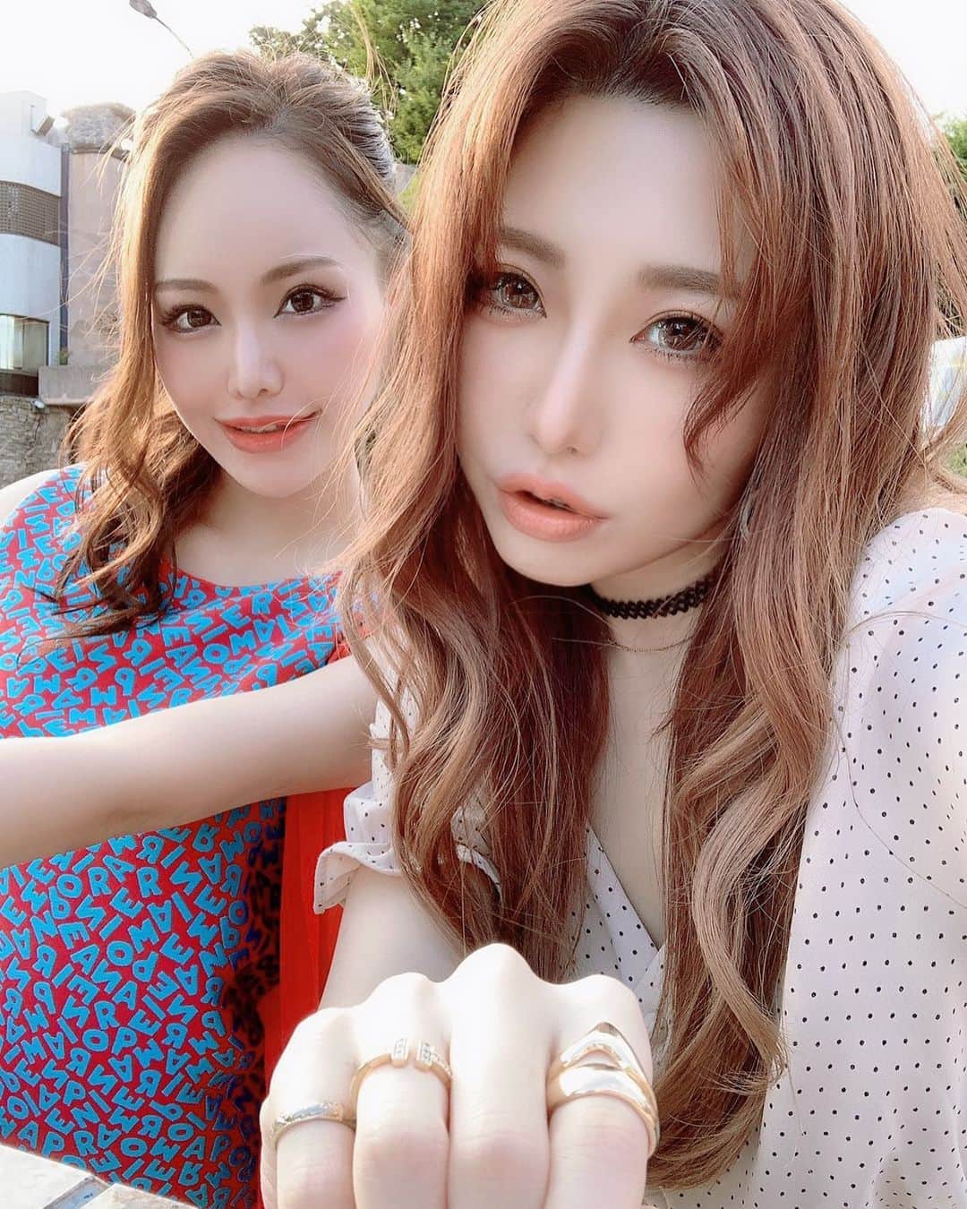 のインスタグラム：「久しぶりの再会☕💭💕 . 安定で楽しすぎる😂 笑いすぎて毎回しんどいw #美容マニア だから#美容情報 知りたい人は @yumi.sakura1111 のブログ見てみてね👶🏻🍼 . #夕方#夕日が#エモい#可愛い#友達#癒しの時間#スタイル抜群#ストイック#お姉さん#自撮り#自撮り界隈#東京#新宿#歌舞伎町#キャバ嬢#もはや#元キャバ嬢#アジアンクラブ#マツエク#アイリスト募集中#春咲ひなた#YouTube#youtuber#新米#ゆーちゅーばー . YouTubeに関する問い合わせ先♡  株式会社YEEELL 〒150-0002  東京都渋谷区渋谷3-27-11 祐真ビル新館5F  info@yeeell.jp」