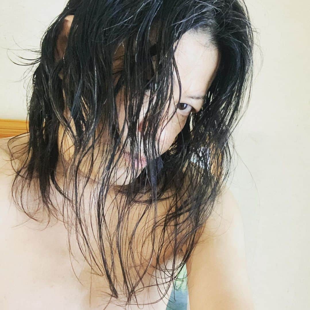 宙也さんのインスタグラム写真 - (宙也Instagram)「やっと髪切りに行くので。こんなに伸びちゃったぜ写真。アマビエではない。 #宙也」7月2日 17時07分 - chuya_aquarius