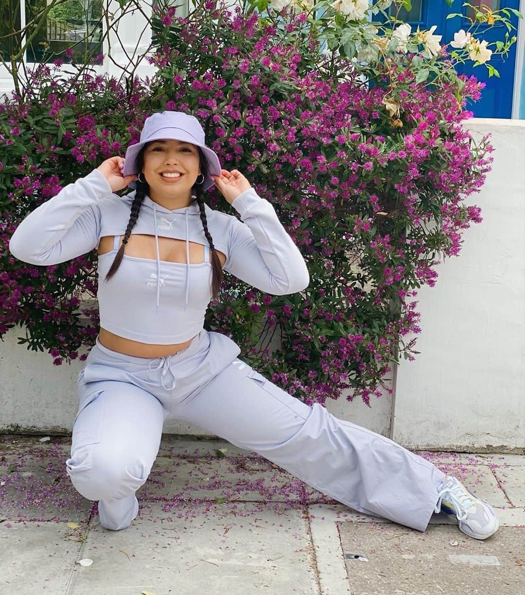 ASOSさんのインスタグラム写真 - (ASOSInstagram)「Flexin' that new Puma drip 💜 📸 @melisagonzxlez (she/her) 🔎 Puma cropped hoodie (1706169) and cargo pants (1706161)」7月2日 17時20分 - asos