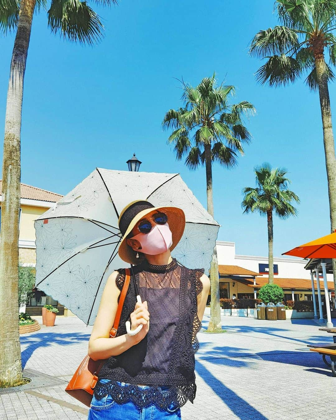 吉松育美さんのインスタグラム写真 - (吉松育美Instagram)「🌞🌞🌞 It reminds me of LA. 🌴🌻☀️🍹 . あっつーいですね〜💦 . ロスじゃなくてトス!!笑🤣昔ファンの人が上手いこと言ってたのを思い出しちゃった🤣🤣🤣笑 . プレミアムアウトレットは大好きな場所です✨😁✨高校生の時自転車で行ってたな〜🤣🌴🌴🌴あるからロスみたい🤣 . 日傘もハットの黒のトップスもアウトレット🙋‍♀️ . .  #鳥栖プレミアムアウトレット #鳥栖 #佐賀県 #夏 #summer #japan #shopping」7月2日 17時29分 - ikumiyoshimatsu