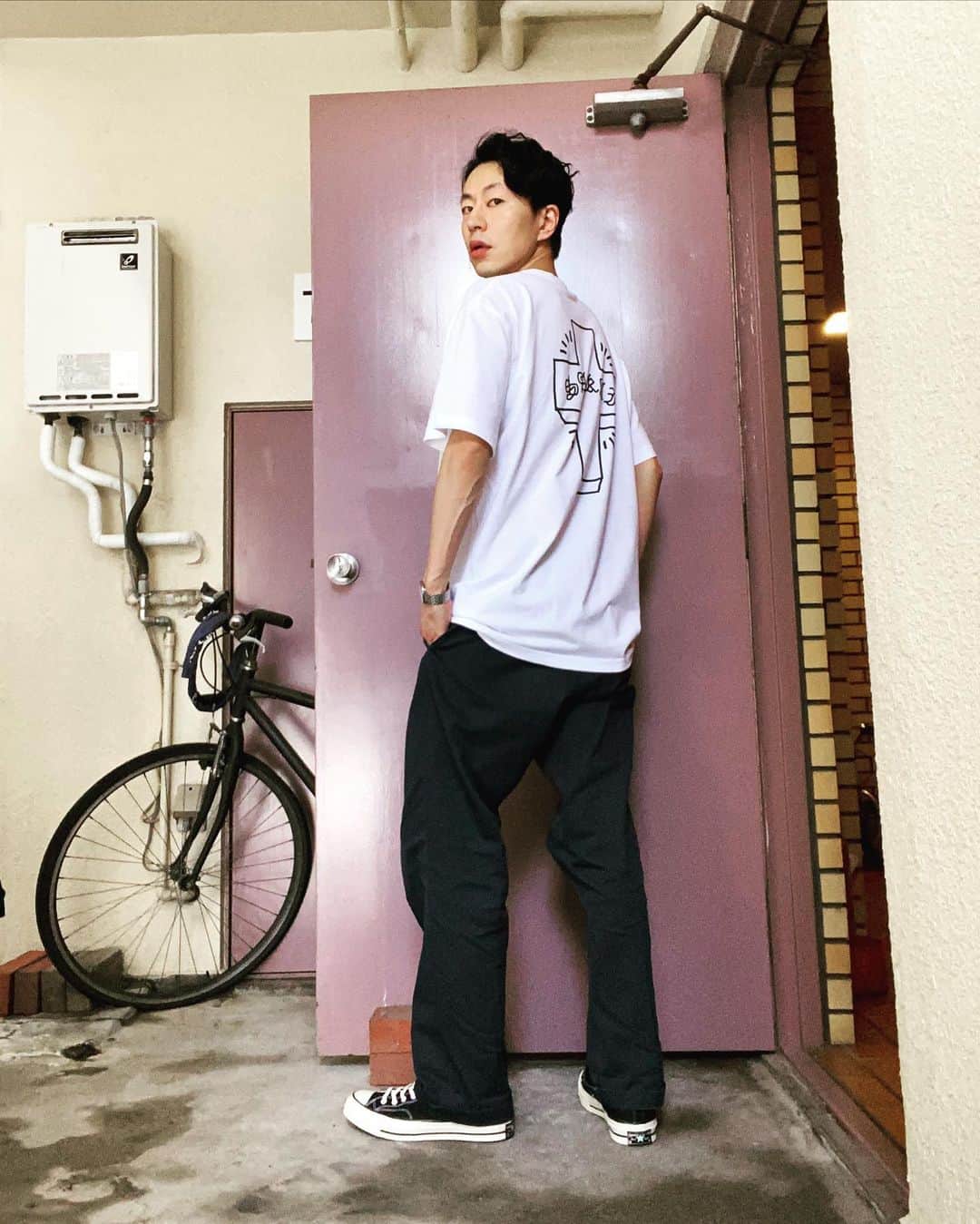 酒井孝太のインスタグラム：「私服 上　サカイパーク(スズリ) 下　ディッキーズ 靴　コンバース #SAKAIPARK」