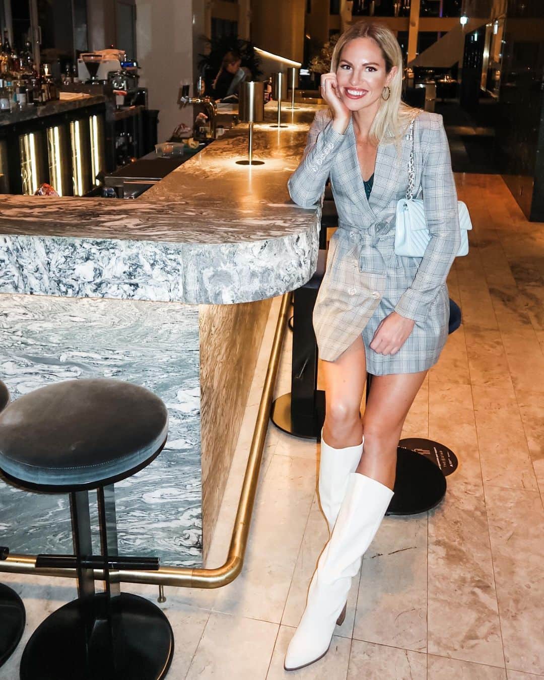 エミリー・シーボームのインスタグラム：「Dining at Nineteen.  #nineteenatthestar #thedarling #goldcost #broadbeach #dinnerdates #ootd #winterstyle」